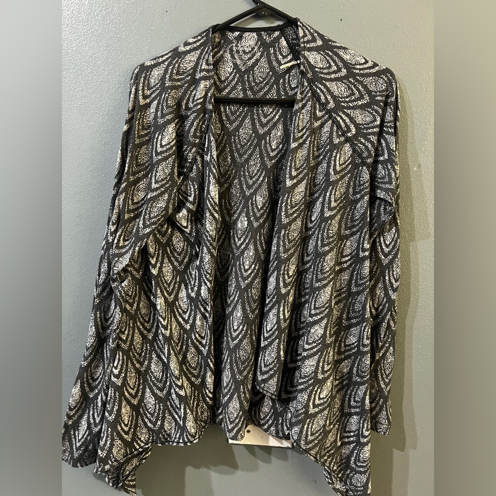 Prana printed open waterfall cardigan in a black and silver leaf print